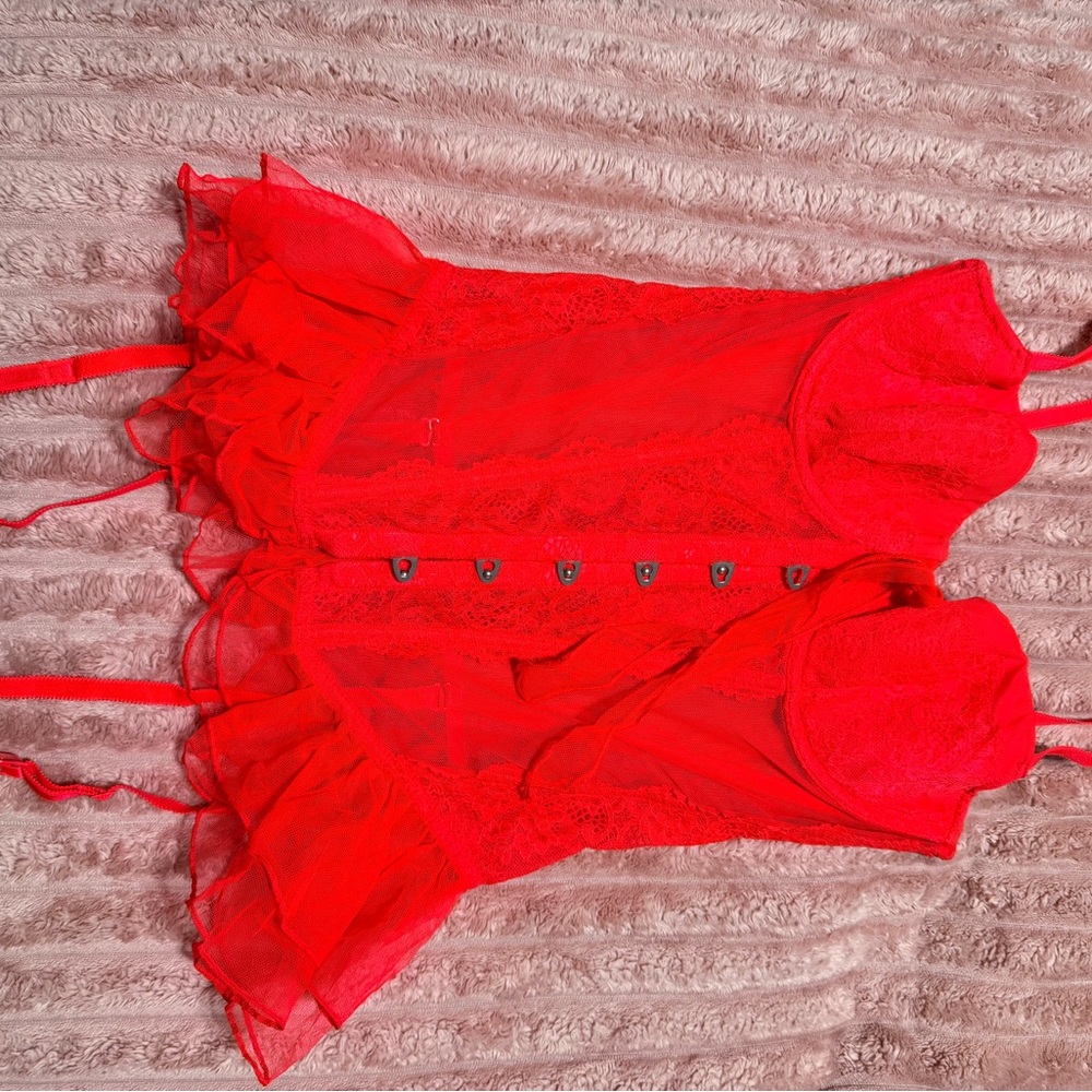 Elegant Red Lace Women's Lingerie Set